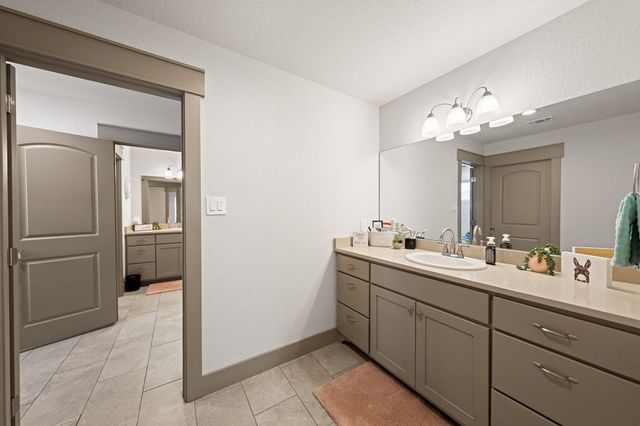 138 W Holly Hill Dr, Ingram, TX 78025