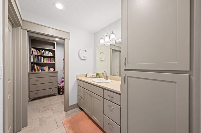 138 W Holly Hill Dr, Ingram, TX 78025