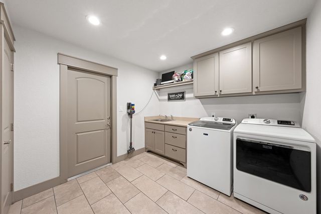 138 W Holly Hill Dr, Ingram, TX 78025