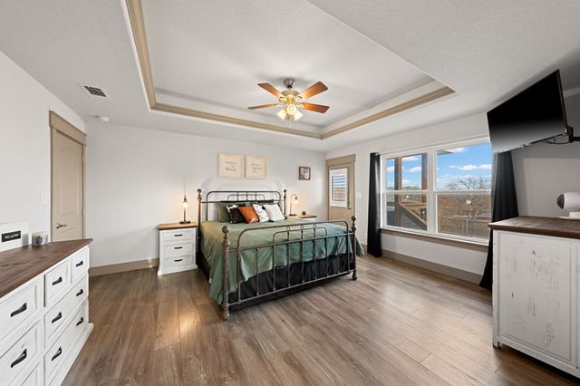 138 W Holly Hill Dr, Ingram, TX 78025