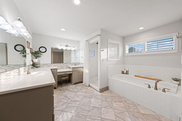 138 W Holly Hill Dr, Ingram, TX 78025