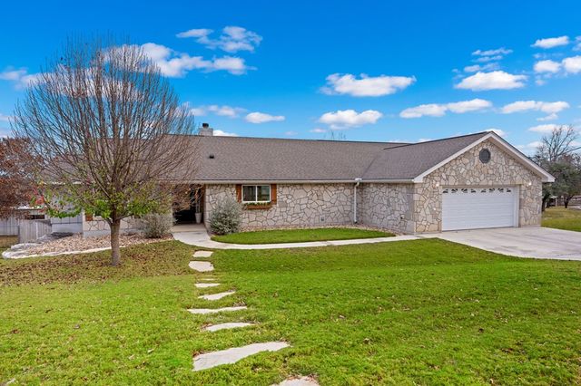 138 W Holly Hill Dr, Ingram, TX 78025