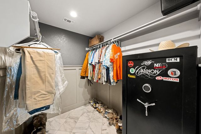 138 W Holly Hill Dr, Ingram, TX 78025