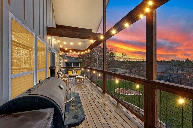 138 W Holly Hill Dr, Ingram, TX 78025