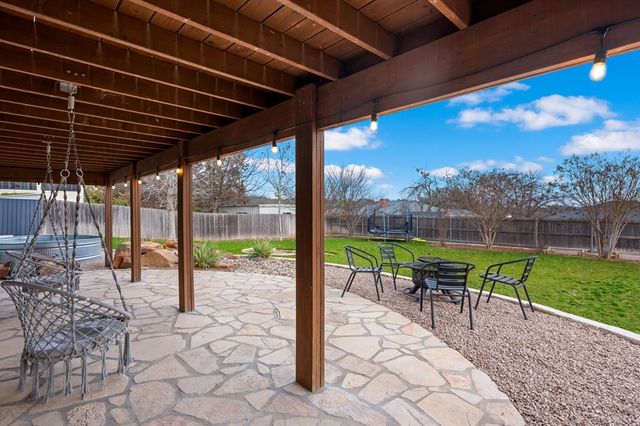 138 W Holly Hill Dr, Ingram, TX 78025