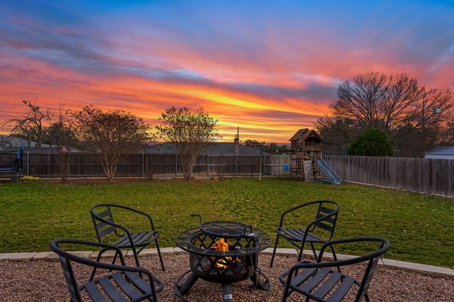 138 W Holly Hill Dr, Ingram, TX 78025