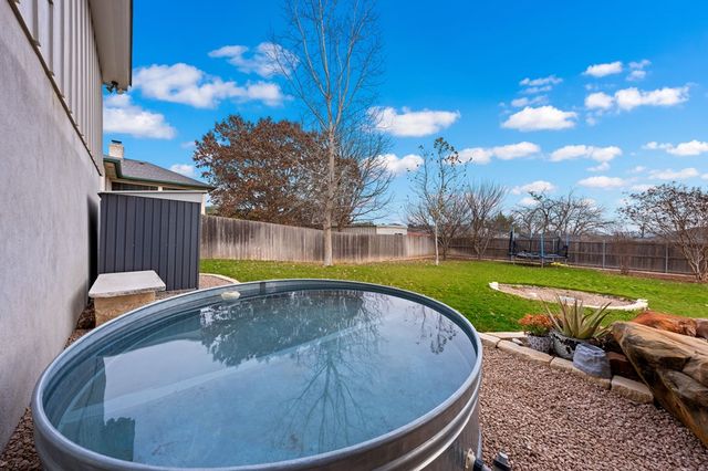 138 W Holly Hill Dr, Ingram, TX 78025