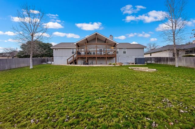 138 W Holly Hill Dr, Ingram, TX 78025