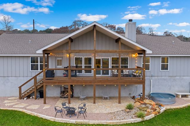 138 W Holly Hill Dr, Ingram, TX 78025