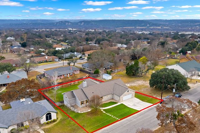 138 W Holly Hill Dr, Ingram, TX 78025