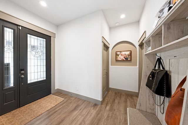 138 W Holly Hill Dr, Ingram, TX 78025