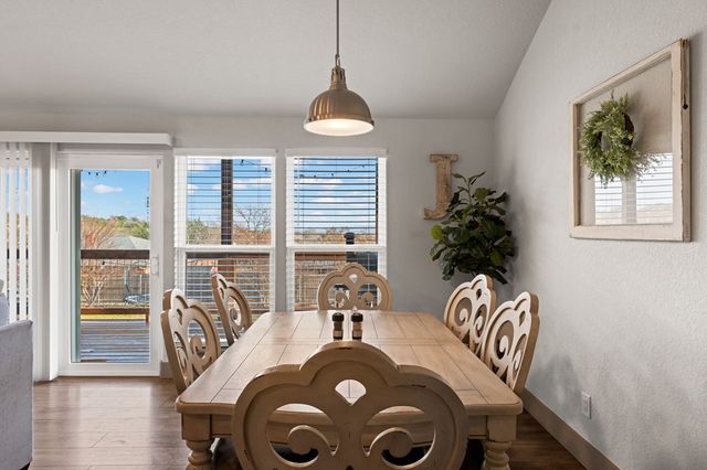 138 W Holly Hill Dr, Ingram, TX 78025