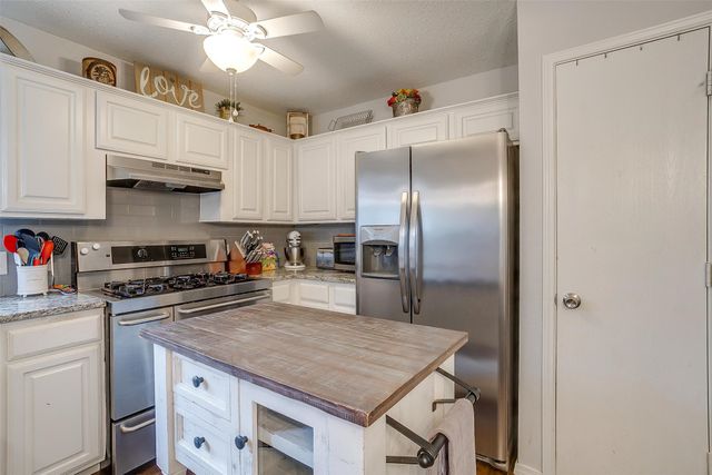304 Comanche Walk, Joshua, TX 76058