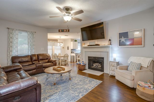 304 Comanche Walk, Joshua, TX 76058