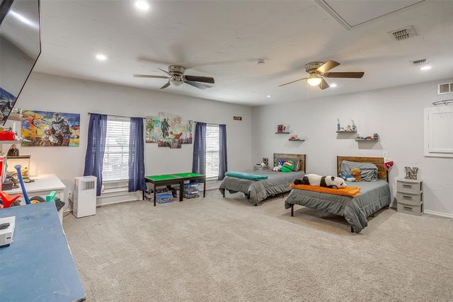 304 Comanche Walk, Joshua, TX 76058