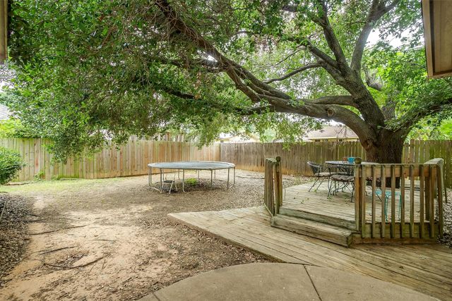304 Comanche Walk, Joshua, TX 76058