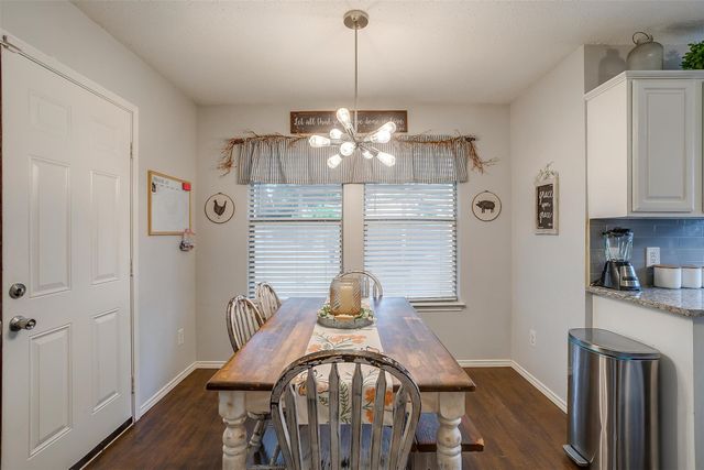 304 Comanche Walk, Joshua, TX 76058