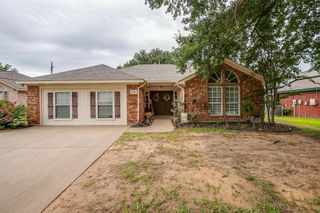 304 Comanche Walk, Joshua, TX 76058