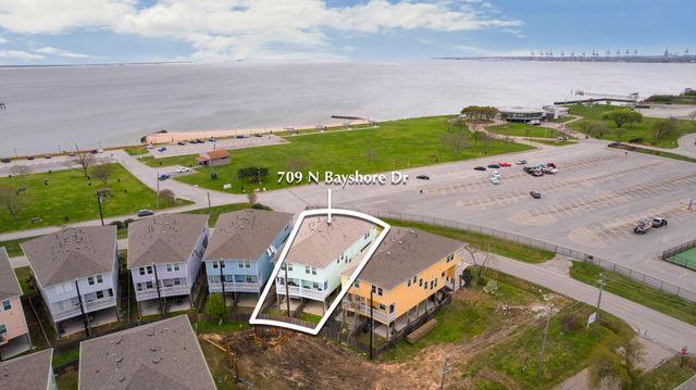 709 N Bayshore Drive, La Porte, TX 77571