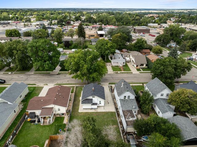 1313 S Main St, Minot, ND 58701