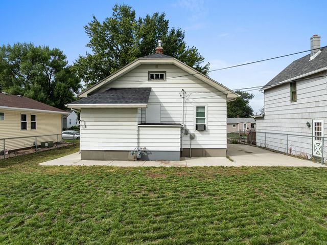 1313 S Main St, Minot, ND 58701