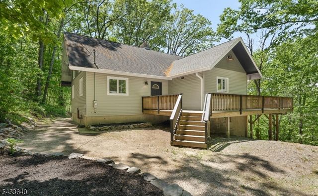 24 Toboggan Trl, Vernon Twp., NJ 07461