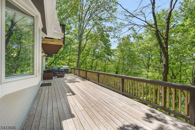 24 Toboggan Trl, Vernon Twp., NJ 07461