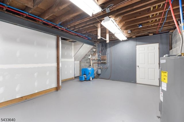 24 Toboggan Trl, Vernon Twp., NJ 07461