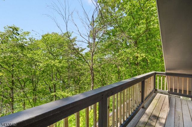 24 Toboggan Trl, Vernon Twp., NJ 07461