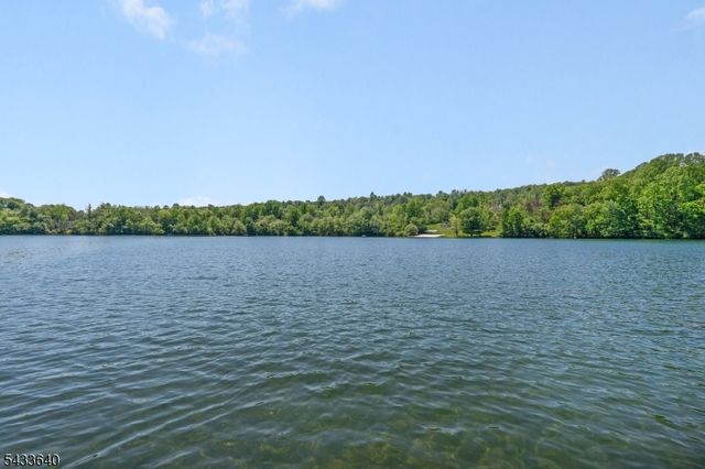 24 Toboggan Trl, Vernon Twp., NJ 07461