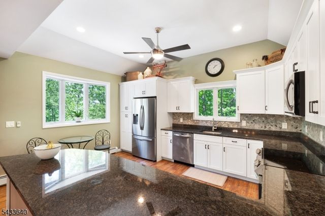 24 Toboggan Trl, Vernon Twp., NJ 07461
