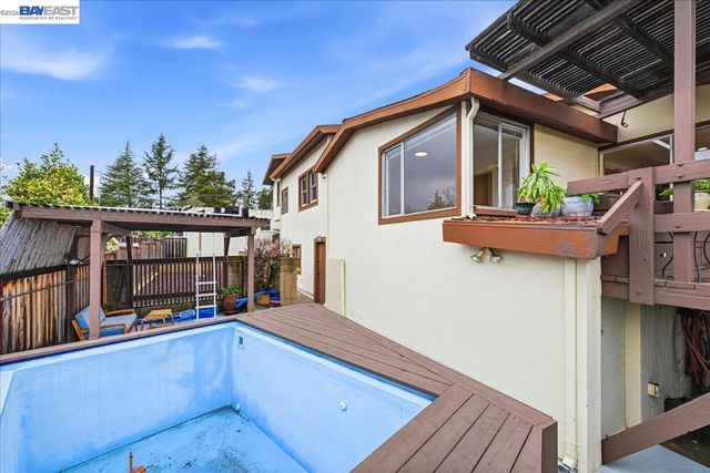 18425 Pepper St, Castro Valley, CA 94546