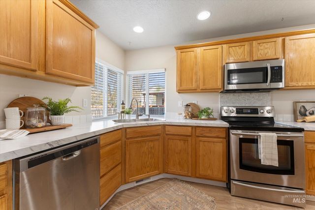 2150 W Grassy Creek Dr, Nampa, ID 83686