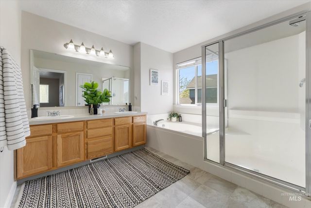 2150 W Grassy Creek Dr, Nampa, ID 83686