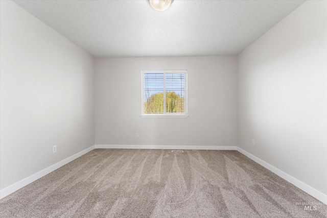 2150 W Grassy Creek Dr, Nampa, ID 83686