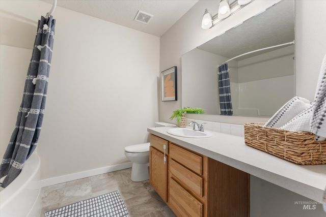 2150 W Grassy Creek Dr, Nampa, ID 83686