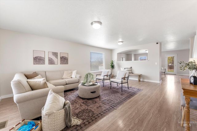 2150 W Grassy Creek Dr, Nampa, ID 83686