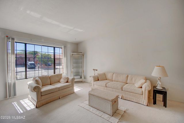 874 N Dusenburg Avenue, Tucson, AZ 85748