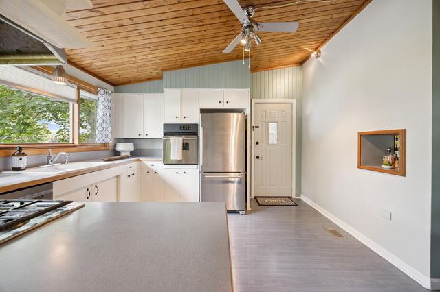 662 Gentry Avenue N, Oakdale, MN 55128