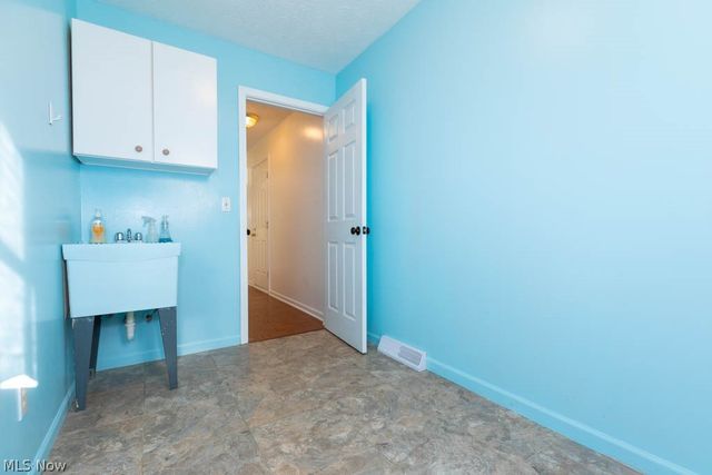 1273 Sharonbrook Drive, Twinsburg, OH 44087