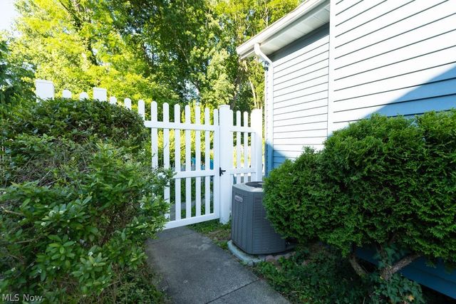 1273 Sharonbrook Drive, Twinsburg, OH 44087