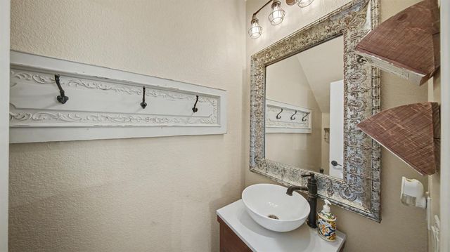 1751 Vintage Cir, Oakdale, CA 95361