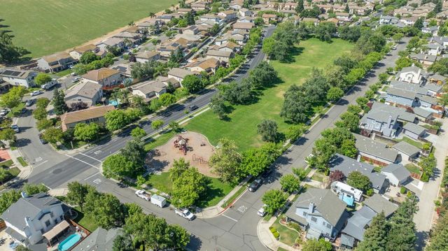 1751 Vintage Cir, Oakdale, CA 95361