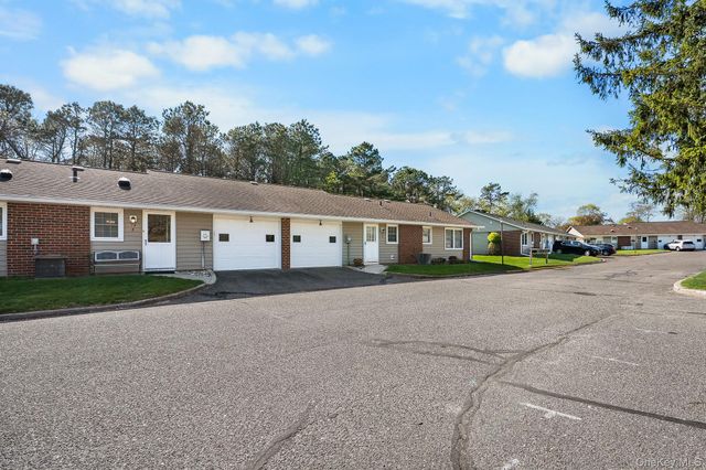 54 Aylesbury Court B, Ridge, NY 11961