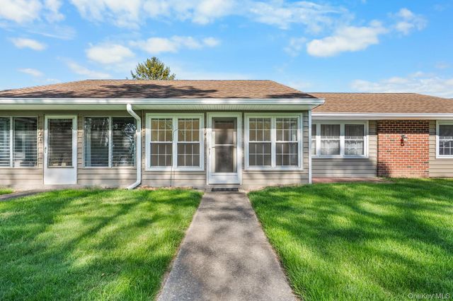 54 Aylesbury Court B, Ridge, NY 11961