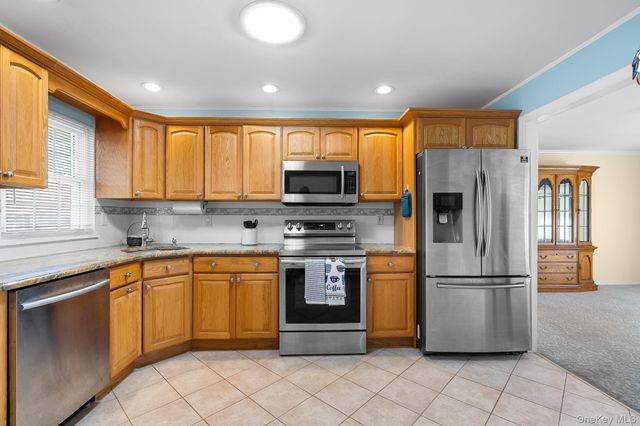 54 Aylesbury Court B, Ridge, NY 11961