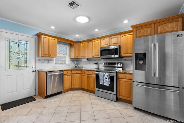 54 Aylesbury Court B, Ridge, NY 11961
