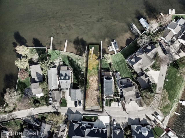 296 Shady Oaks Street, Lake Orion, MI 48362