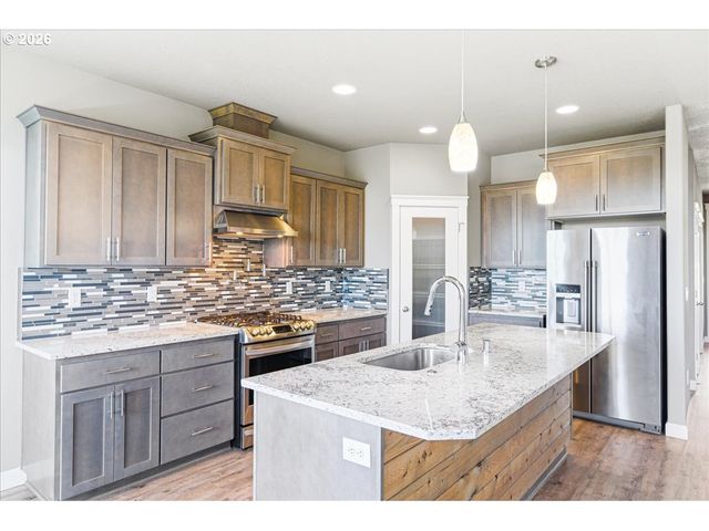 2330 E 8TH Way, La Center, WA 98629