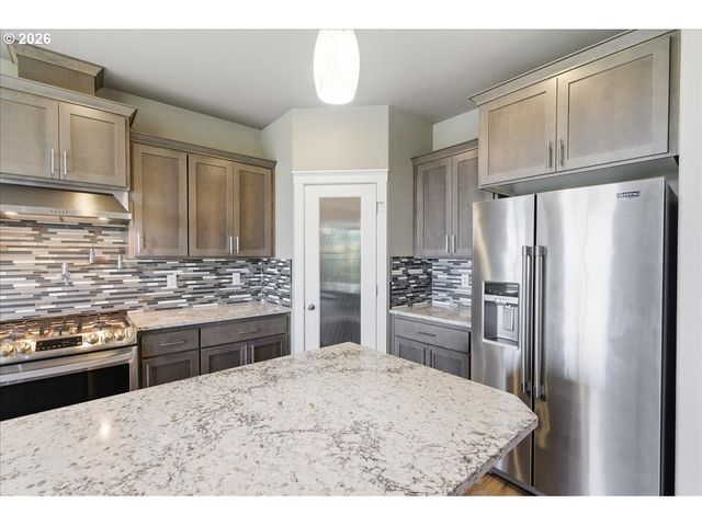 2330 E 8TH Way, La Center, WA 98629